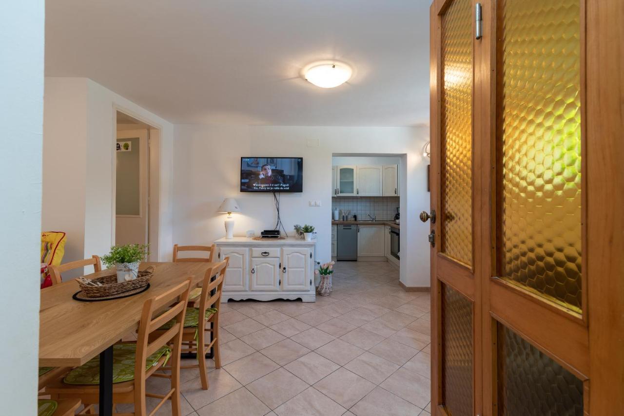 Apartment Hrabar Longo Trogir Bagian luar foto